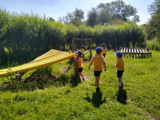 Reception spend a sunny day at Sutton Courtenay